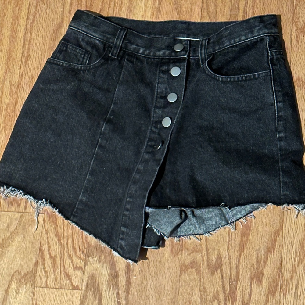 Steve Madden shorts skort - button fly medium NWOT, Black denim, Button